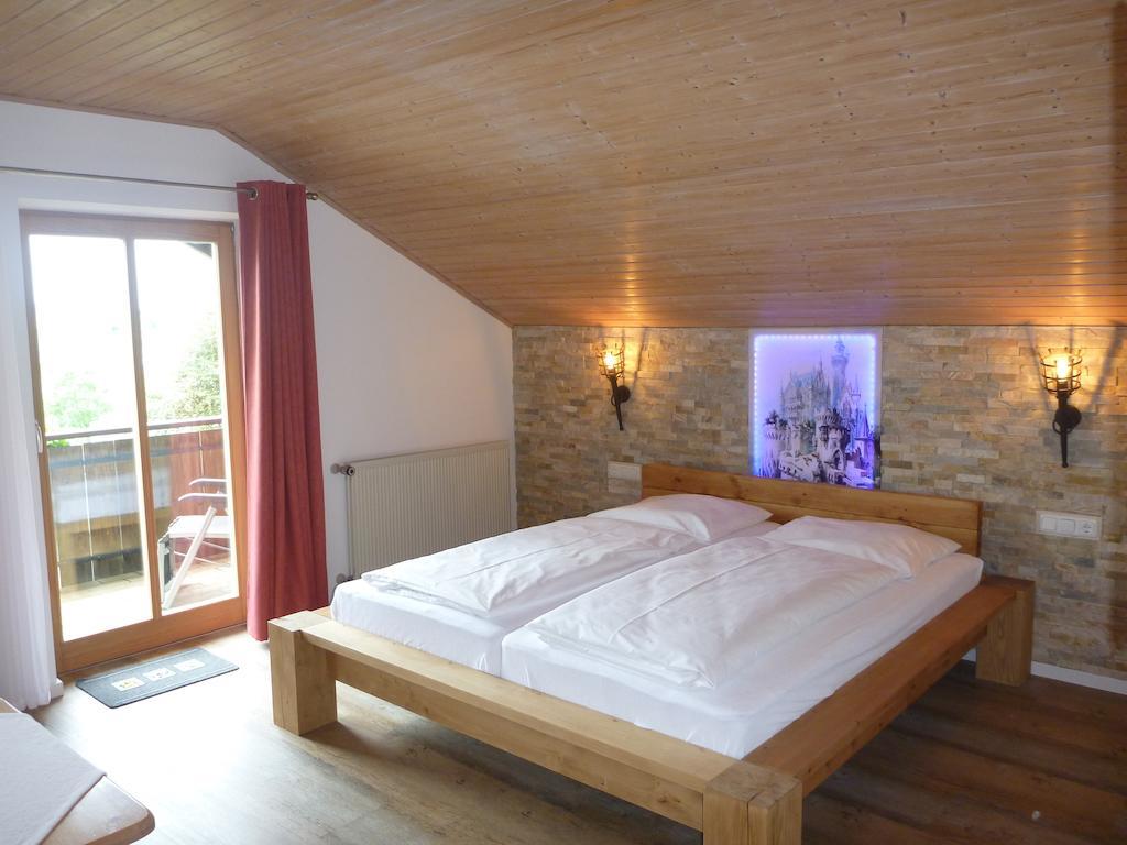 Gaestehaus Guggomos "Das Allgaeustyle" Fussen Room photo