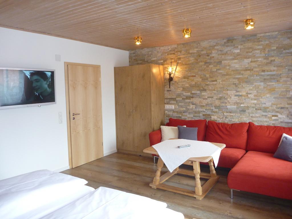 Gaestehaus Guggomos "Das Allgaeustyle" Fussen Room photo