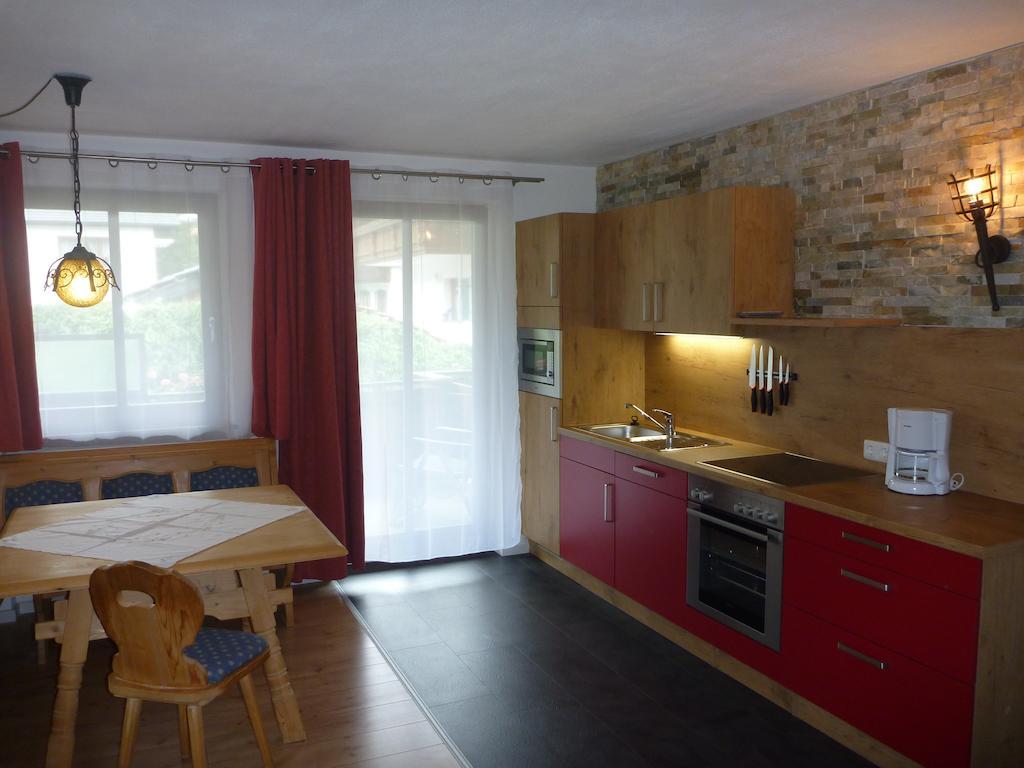 Gaestehaus Guggomos "Das Allgaeustyle" Fussen Room photo