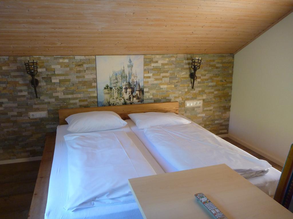 Gaestehaus Guggomos "Das Allgaeustyle" Fussen Room photo