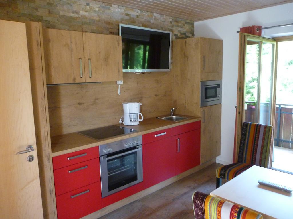 Gaestehaus Guggomos "Das Allgaeustyle" Fussen Room photo
