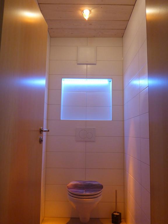 Gaestehaus Guggomos "Das Allgaeustyle" Fussen Room photo